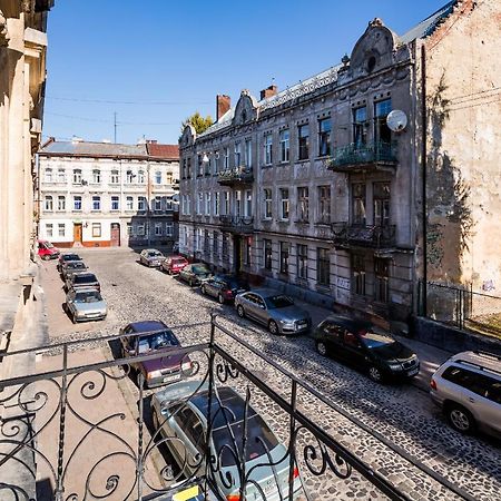 Квартира В Центрі З Дизайнерським Ремонтом Lviv Exterior photo