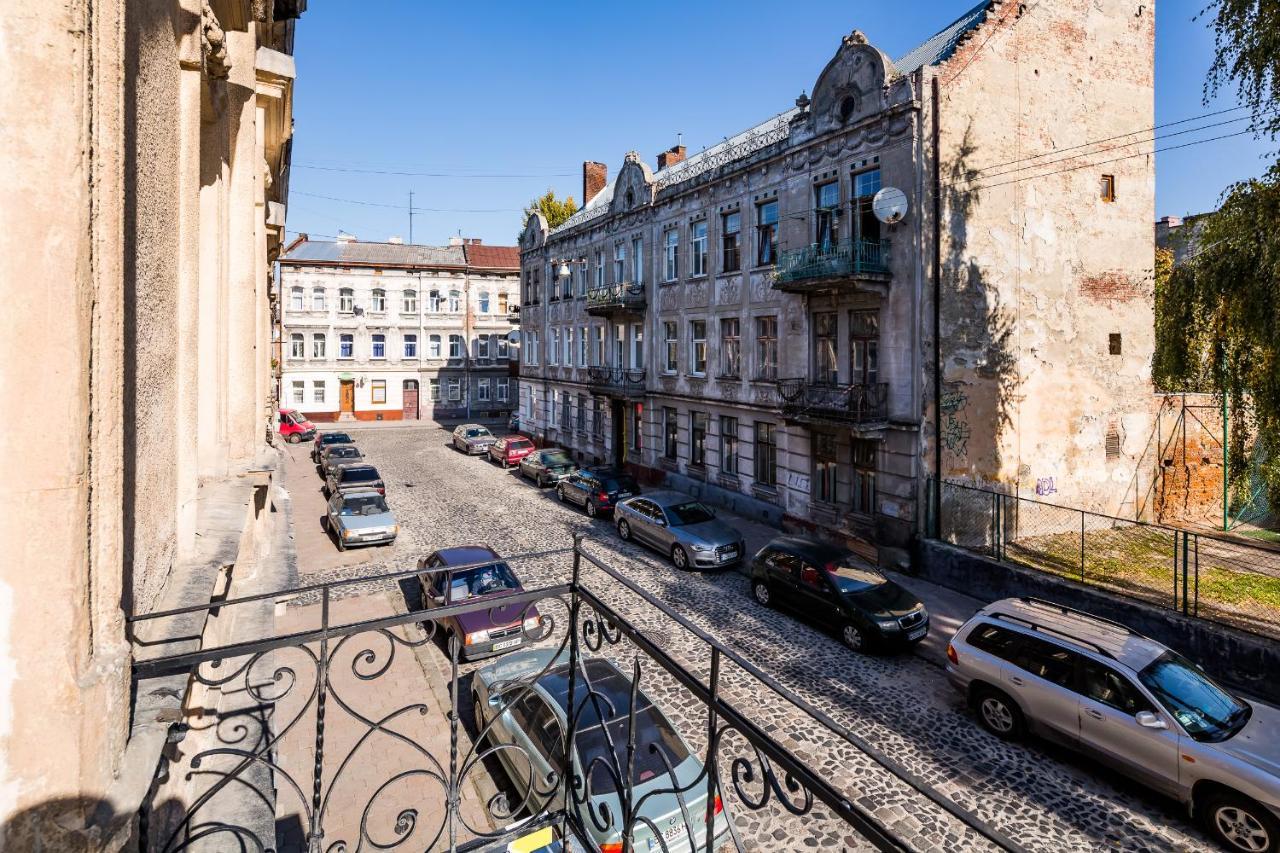 Квартира В Центрі З Дизайнерським Ремонтом Lviv Exterior photo